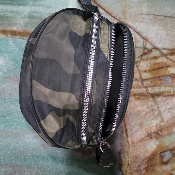 Camo  Green and Black Crossbody Bag Nwt - Picture 2 of 11